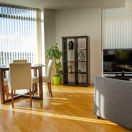 Serviced Apartment In Liverpool City Centre - Free Parking - Balcony - By Happy Days Екстериор снимка