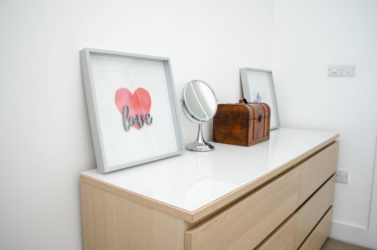 Serviced Apartment In Liverpool City Centre - Free Parking - Balcony - By Happy Days Екстериор снимка