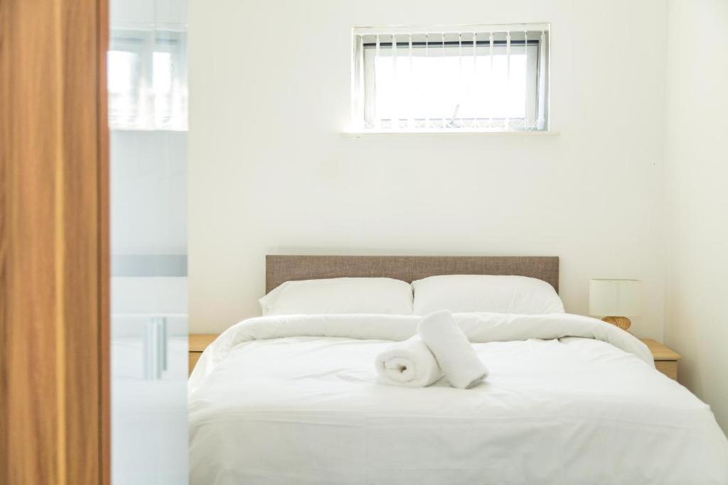 Serviced Apartment In Liverpool City Centre - Free Parking - Balcony - By Happy Days Екстериор снимка