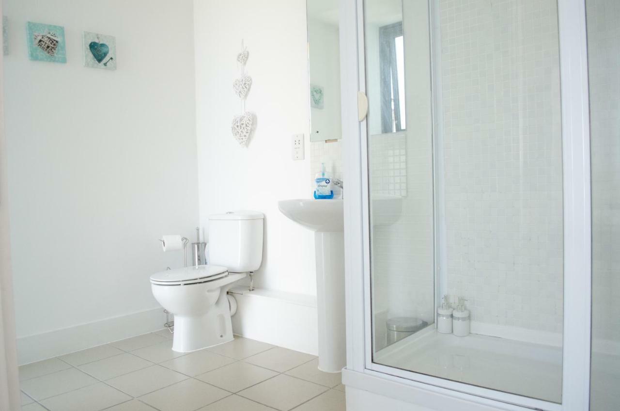 Serviced Apartment In Liverpool City Centre - Free Parking - Balcony - By Happy Days Екстериор снимка