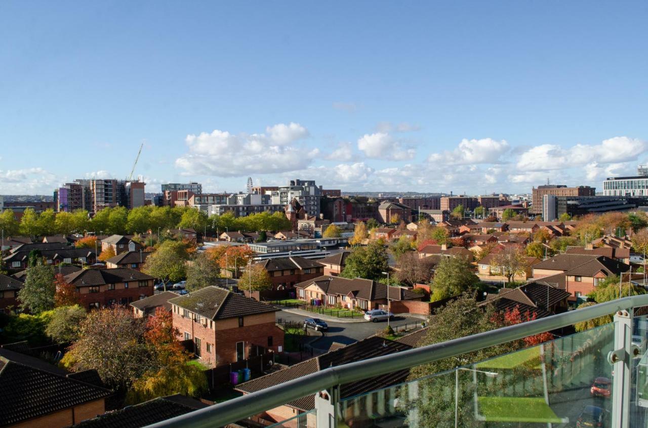 Serviced Apartment In Liverpool City Centre - Free Parking - Balcony - By Happy Days Екстериор снимка