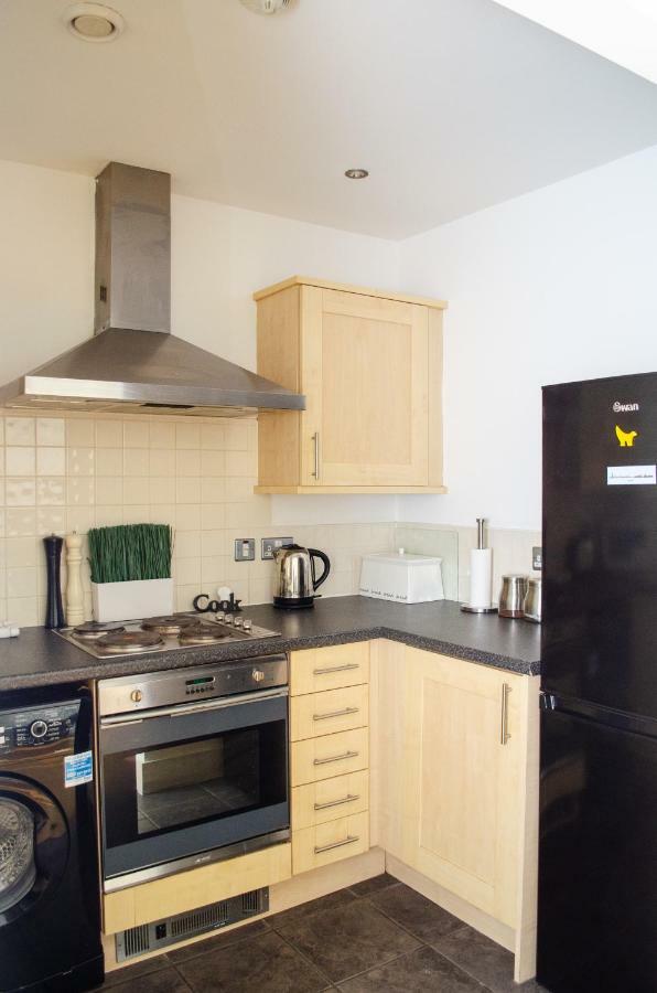 Serviced Apartment In Liverpool City Centre - Free Parking - Balcony - By Happy Days Екстериор снимка