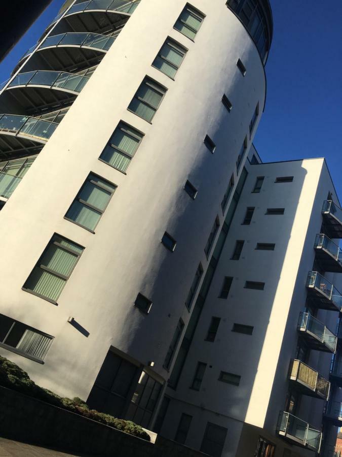 Serviced Apartment In Liverpool City Centre - Free Parking - Balcony - By Happy Days Екстериор снимка